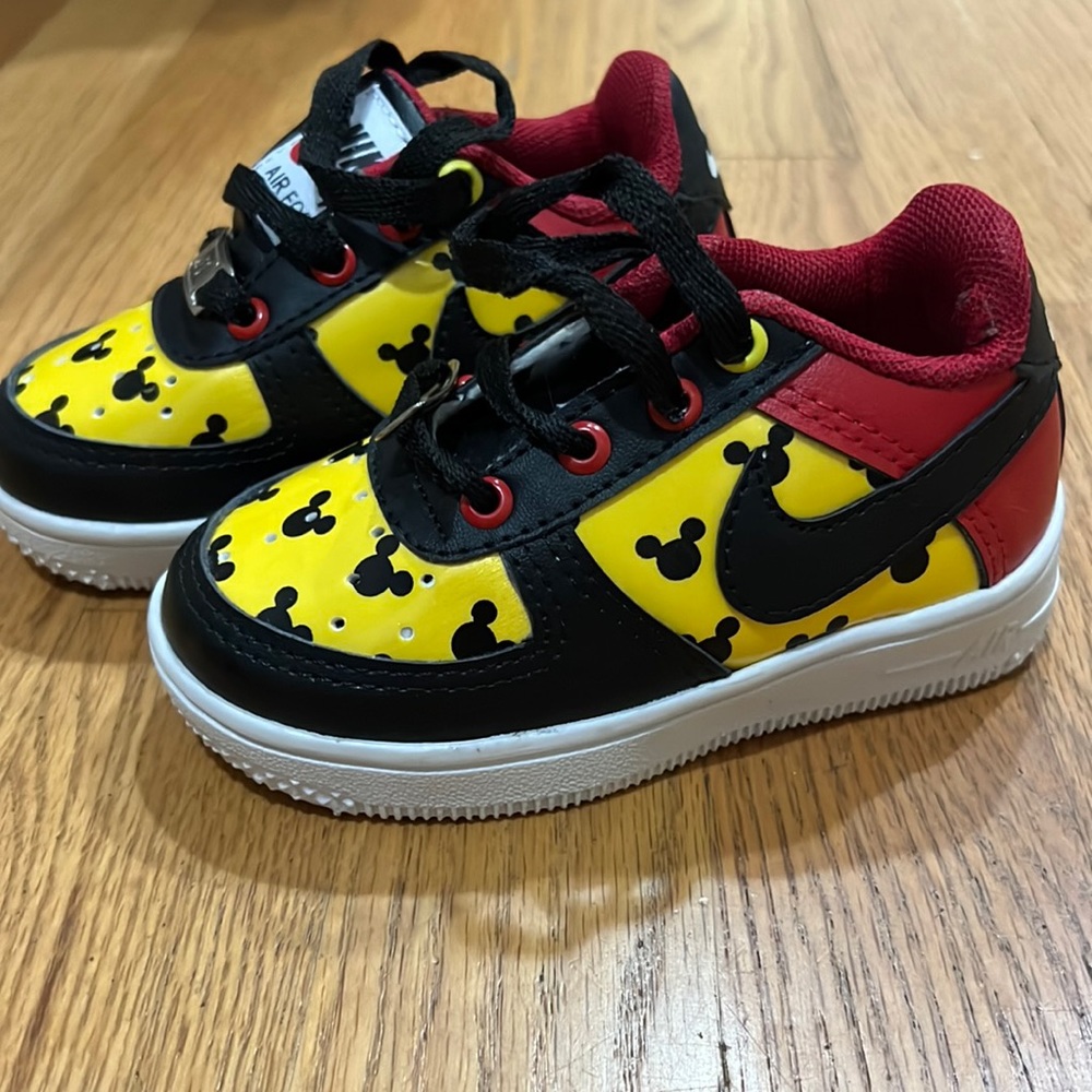 Mickey Nike toddler size 6 Air Force one shoes